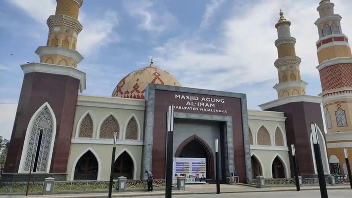 Masjid Agung Al-Imam Majalengka Sediakan 100 Takjil Tiap Hari Selama Bulan Ramadan