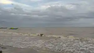 Gelombang-tinggi-di-perairan-Penajam-Penajam-Paser-Utara.jpg