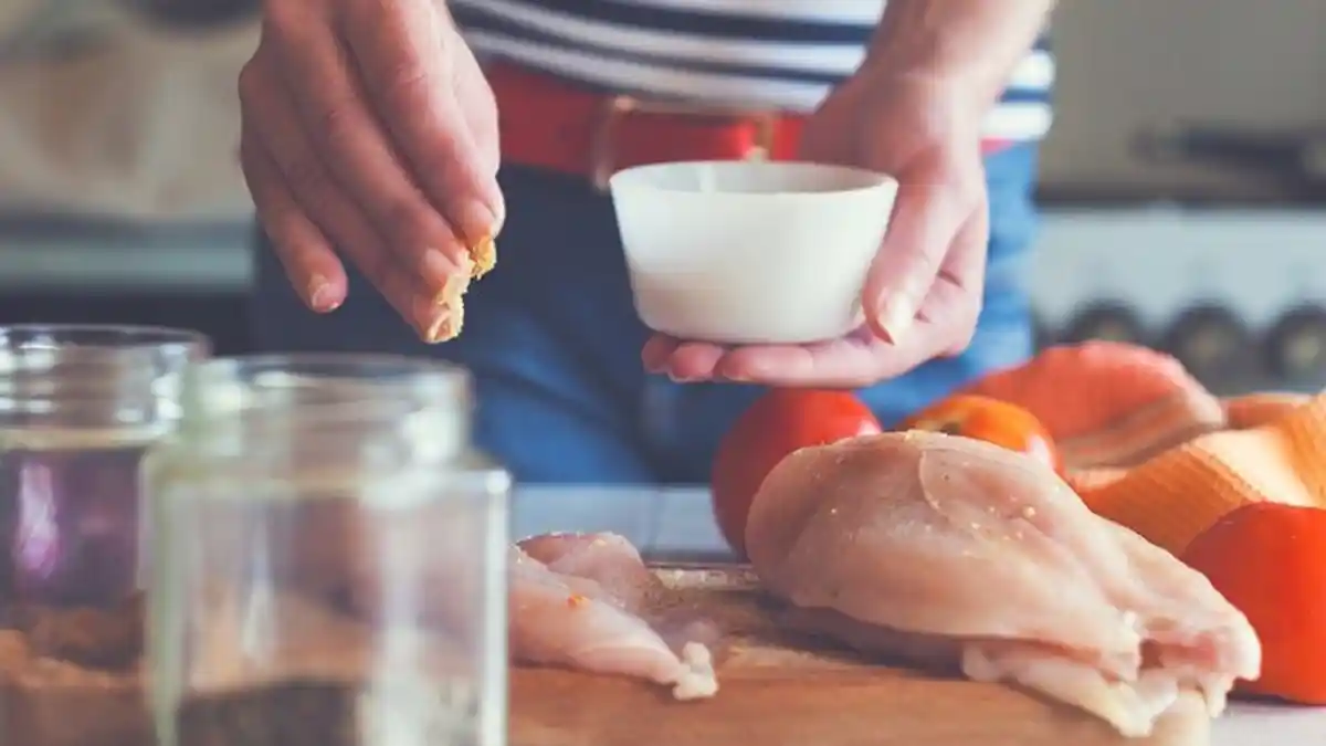 Membedakan Daging Ayam Segar dan Mati Tidak Sehat Untuk Cegah Penyakit
