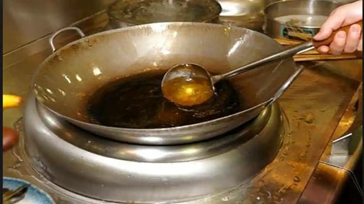 Minyak Goreng Bekas, Risiko Untuk Kesehatan Hingga Tips Menggoreng Agar Lebih Sehat