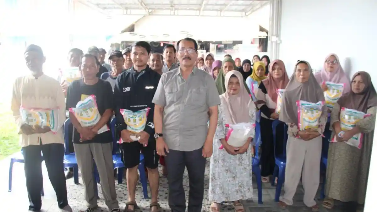Politisi PAN Jabar Bagikan Beras Dalam Program Citra Bakti DPRD Provinsi Jabar