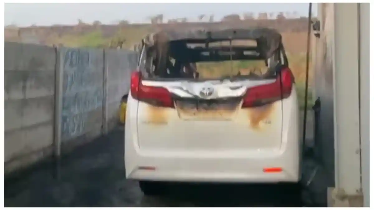 Ini Penampakan Mobil Toyota Alphard Via Vallen yang Diduga Dibakar Orang di Depan Rumahnya