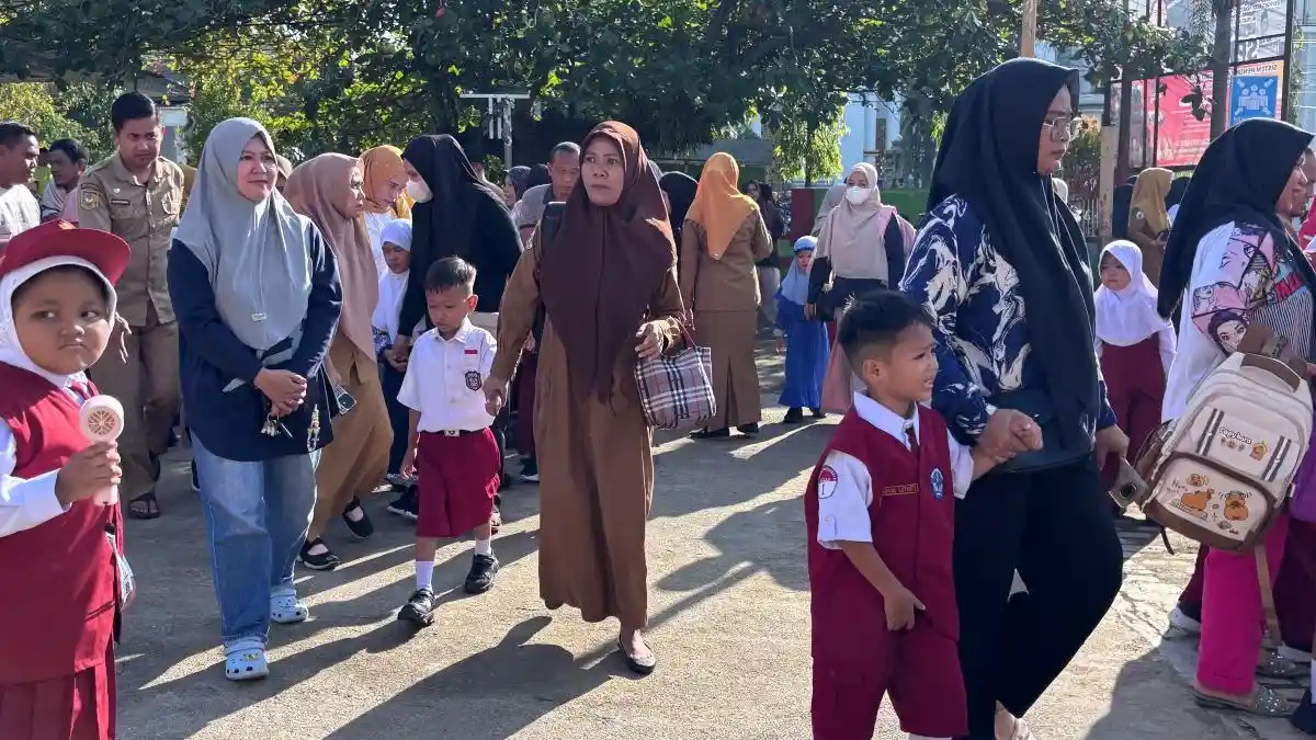 112 Murid Baru SDN 066 Pekkabata Polman Masuk di Hari Pertama Sekolah