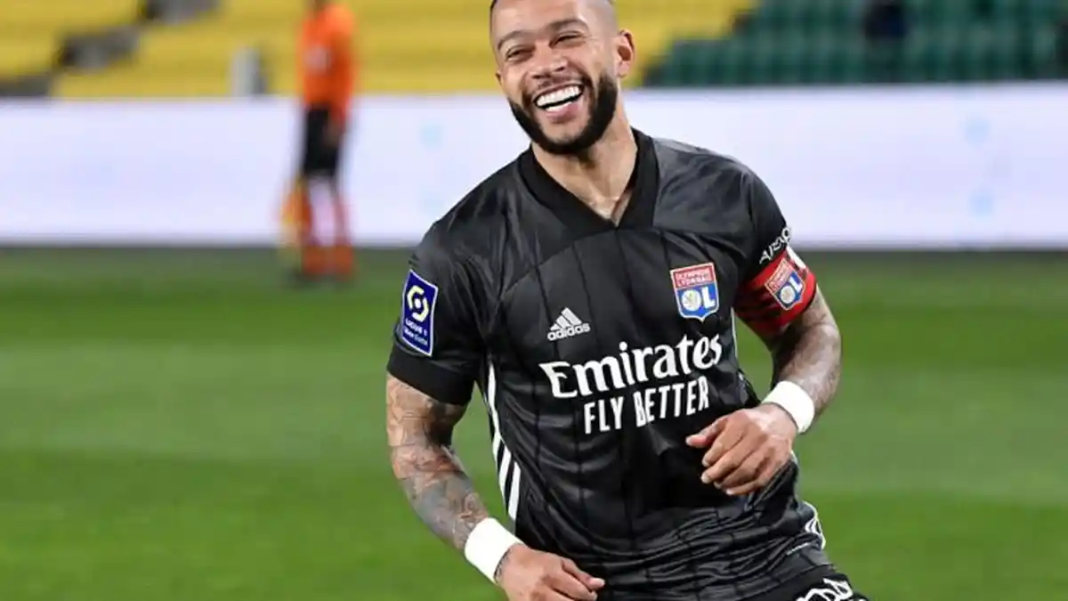 Memphis Depay Resmi ke Barcelona Tanpa Biaya Transfer
