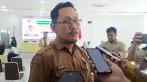 Kepala-BPKAD-Mamuju-Irwan-Idris-saat-ditemui-di-aula-pertemuan-Pemkab-Mamuju.jpg