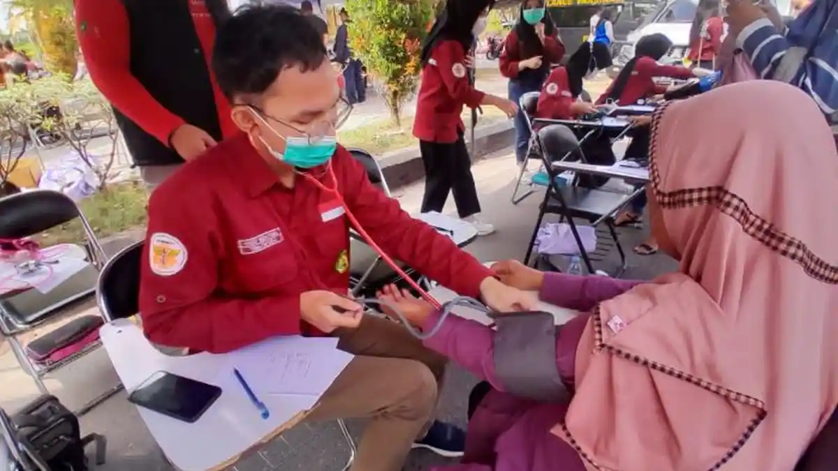 Karhutla di Palangkaraya, Asap Pekat Mahasiswa Kedokteran UPR Buka Layanan Kesehatan ISPA Gratis