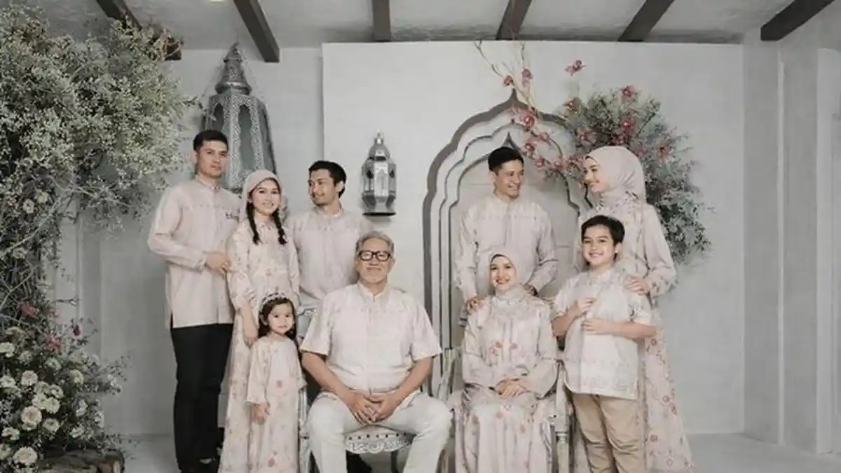 6 Pilihan Busana Sarimbit yang Hits untuk Rayakan Idulfitri 1447 H Bersama Keluarga Tercinta