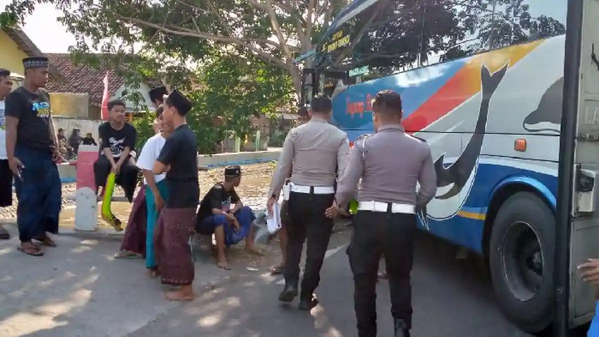 Bus Sugeng Rahayu Kecelakaan di Jombang, Penumpang Keluar Kosongan Kendaraan