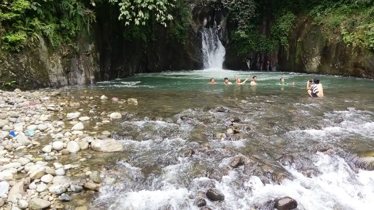 Jalan Berliku Menuju Air Terjun Sampuren Putih