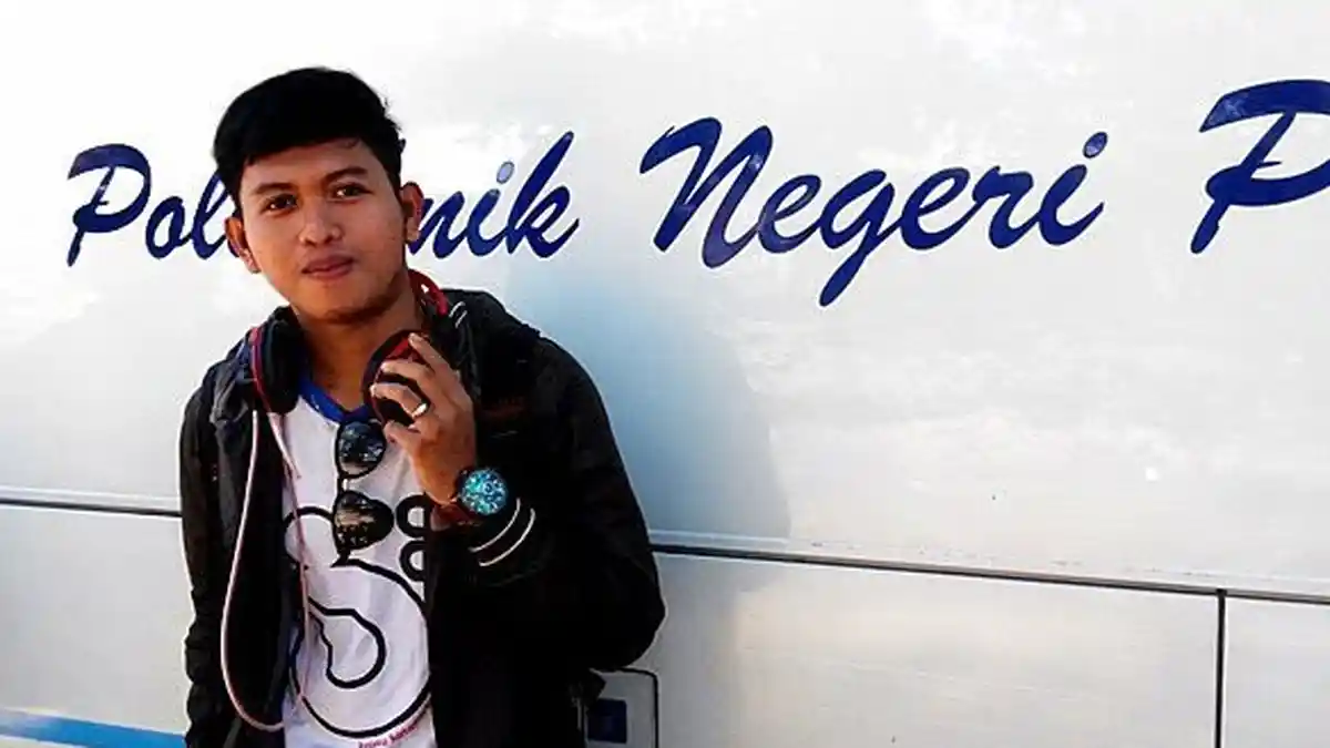 Tipe Cowok Simpel Cenderung Pilih Cewek yang Shalihah