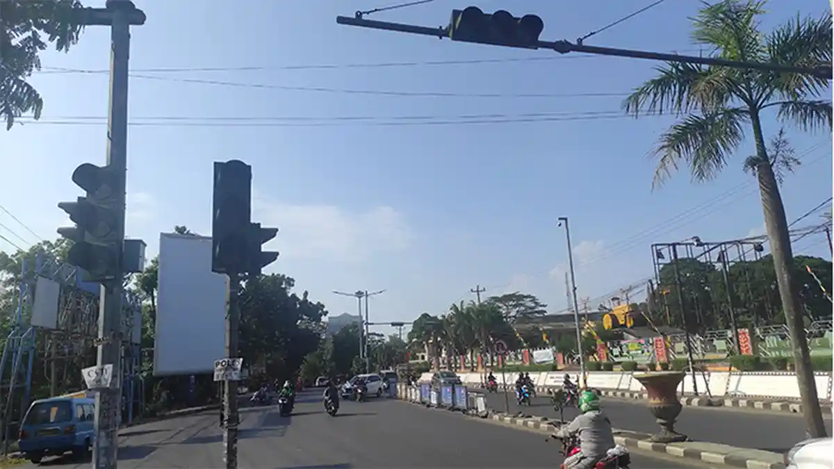 Traffic Light Simpang Terminal Rajabasa Padam, Pengguna Jalan Kalang Kabut