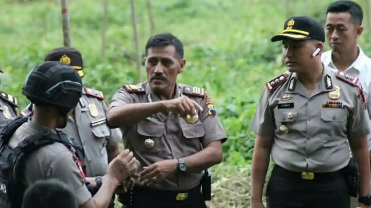 Jibom Gegana Polda Jateng Hancurkan Mortir Temuan di Salatiga