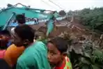 Longsor Jalur Rel KRL di Cilebut
