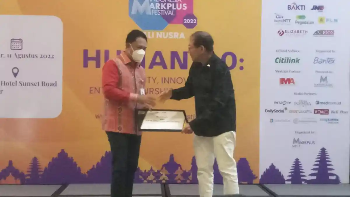 Dirut Bank NTT Harry Alexander Riwu Kaho Terima Award Bergengsi di Bali
