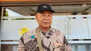 Komang-Rentiasa-ditemui-usai-memberikan-kesaksian-di-Polres-Buleleng.jpg