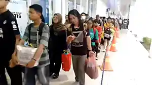 Suasana-arus-balik-mudik-di-terminal-penumpang.jpg