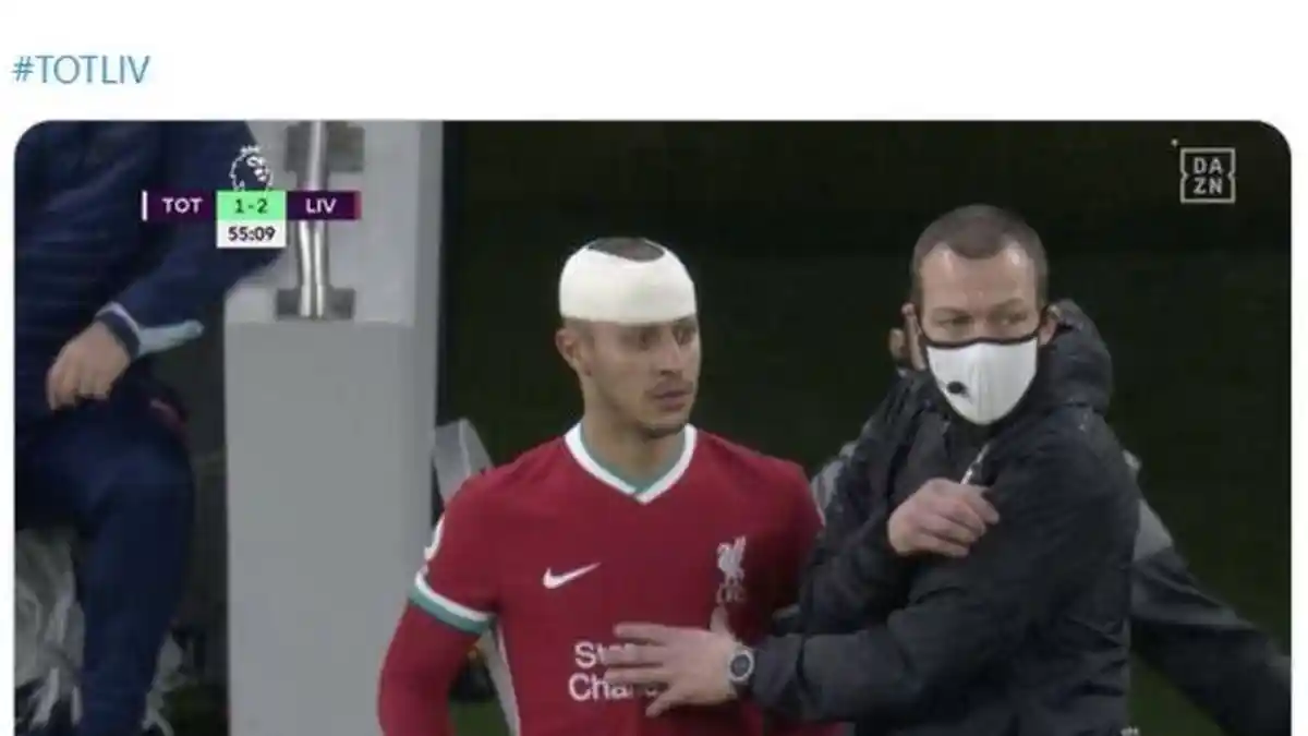 Momen Gelandang Liverpool Nekat Tetap Bermain Meski Kepala Bocor Lawan Tottenham Hotspur