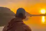 Pengunjung-saat-menikmati-indahnya-wisata-bertajuk-Senja-Sant-Set-di-Waduk-Klampis.jpg