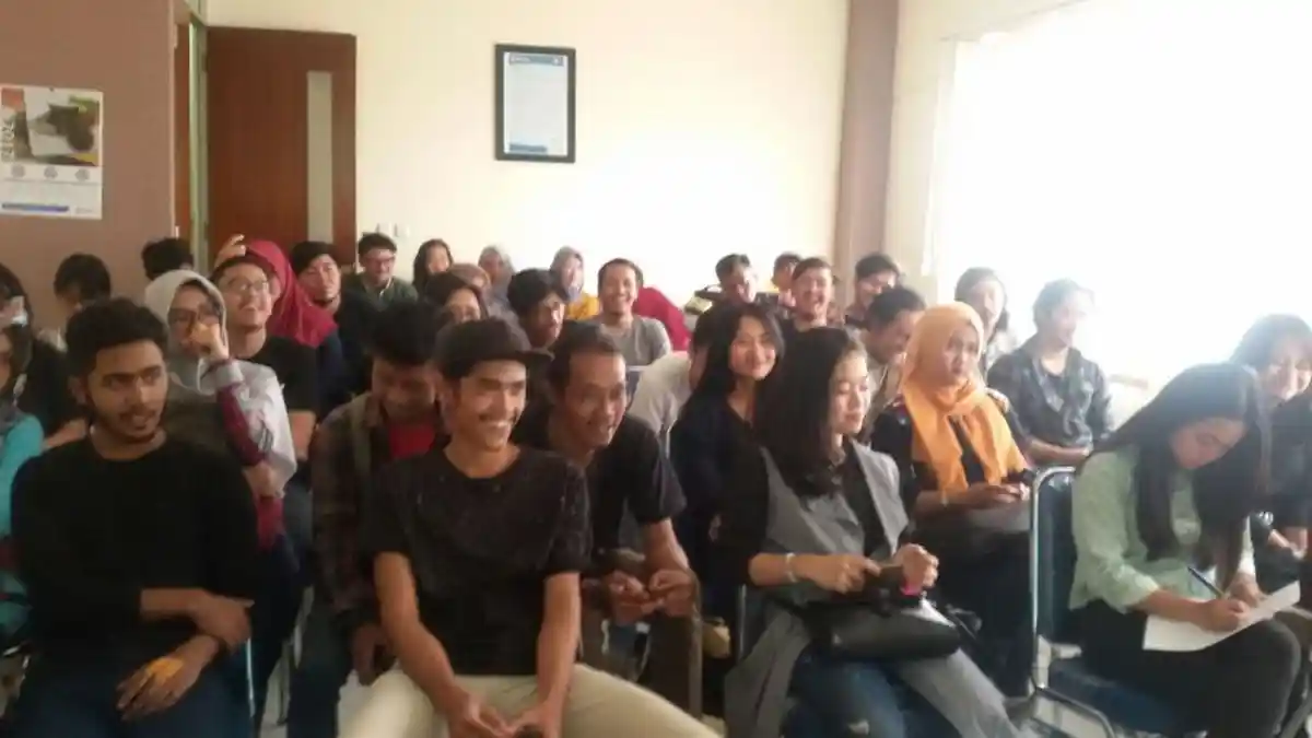 Mahasiswa Langlangbuana Belajar Jurnalistik ke Tribun Jabar
