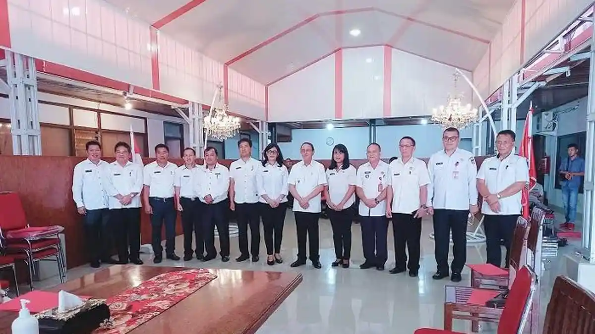 Bupati Minahasa Royke Roring Rolling 10 Pejabat Eselon II dan III ...