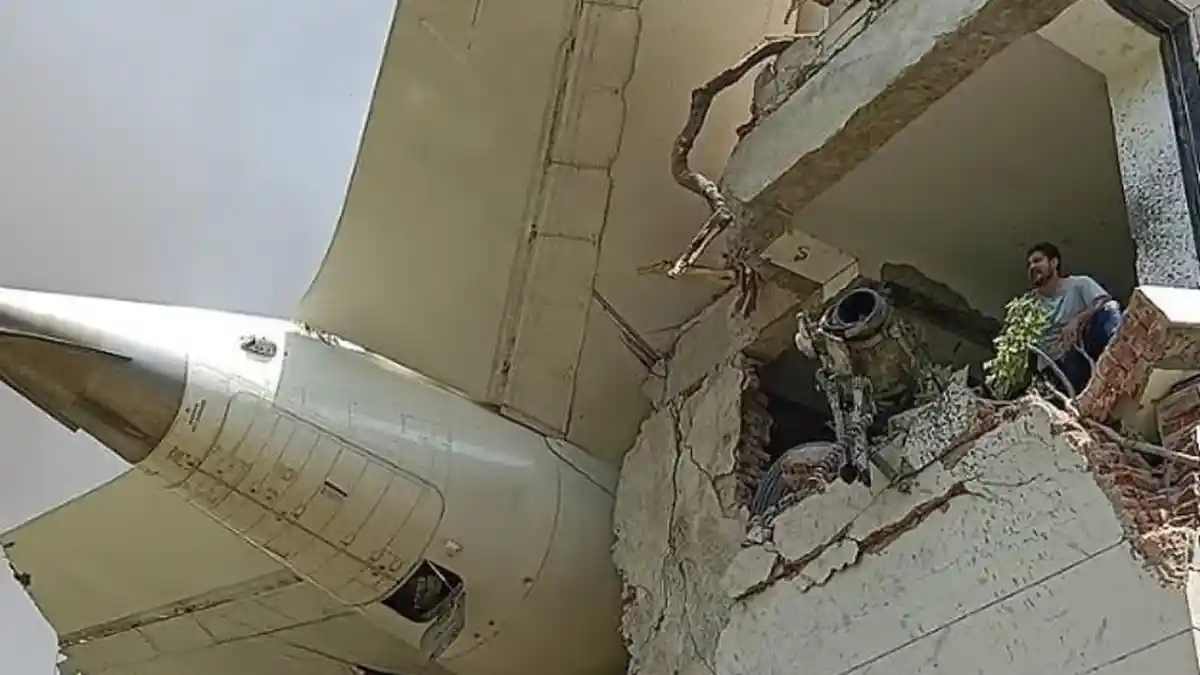 5 Fakta Pesawat Air India yang Ditumpang 244 Orang Jatuh di Ahmedabad