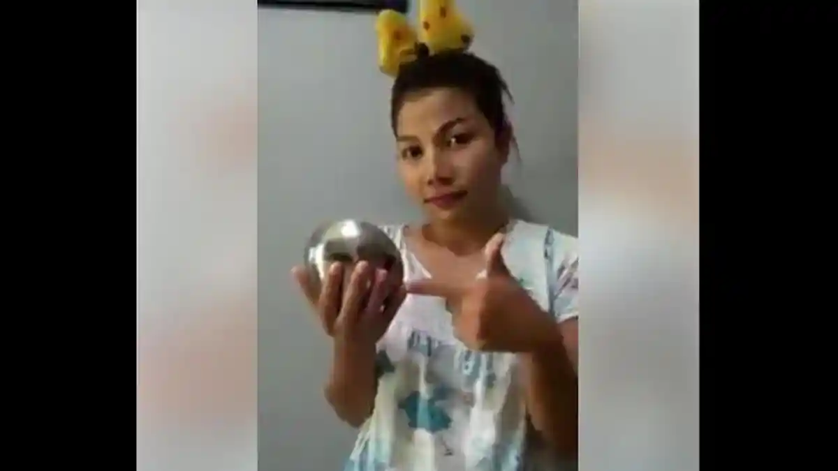 Kocak! Aksi Sulap Emak-emak, Besi Bulat Melayang Bikin Penonton Tertipu, Ini Rahasianya