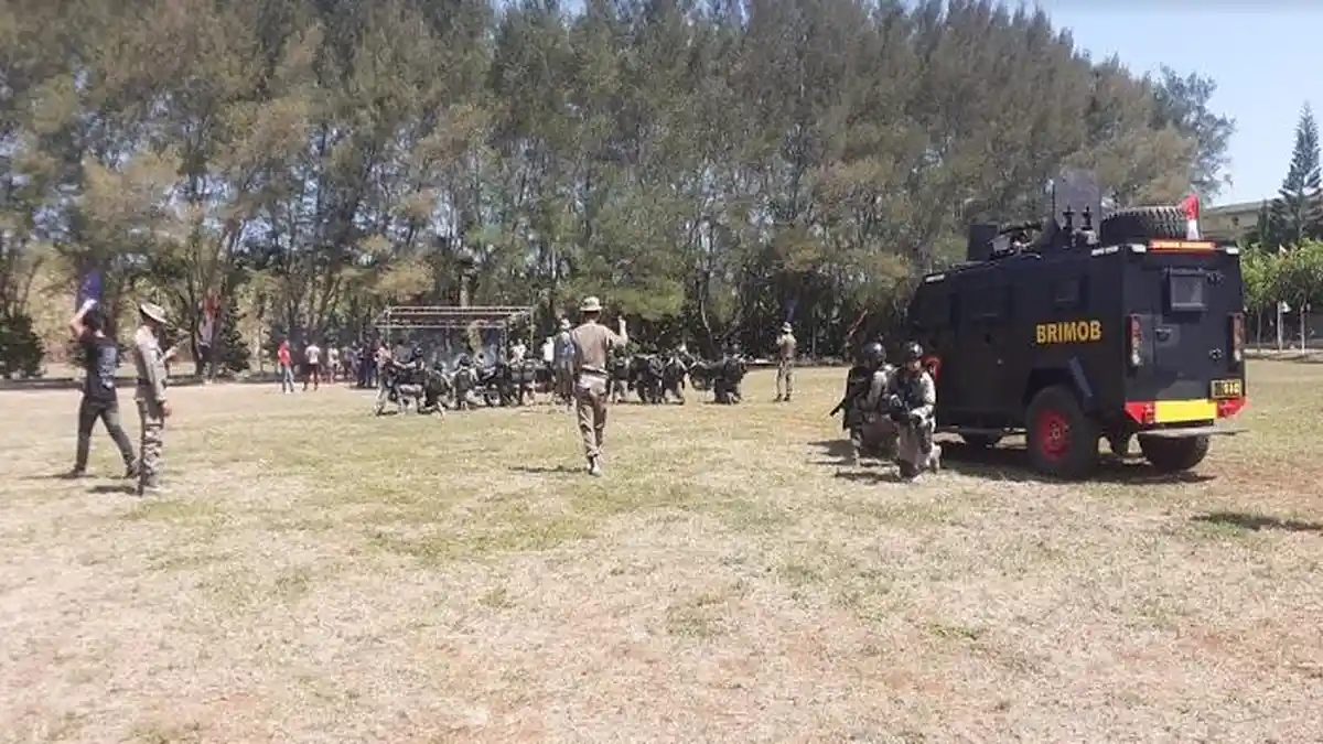 Polres Sumba Barat Daya Bersama Brimob Gelar Latihan Bersama Pengamanan Pilkada 2024