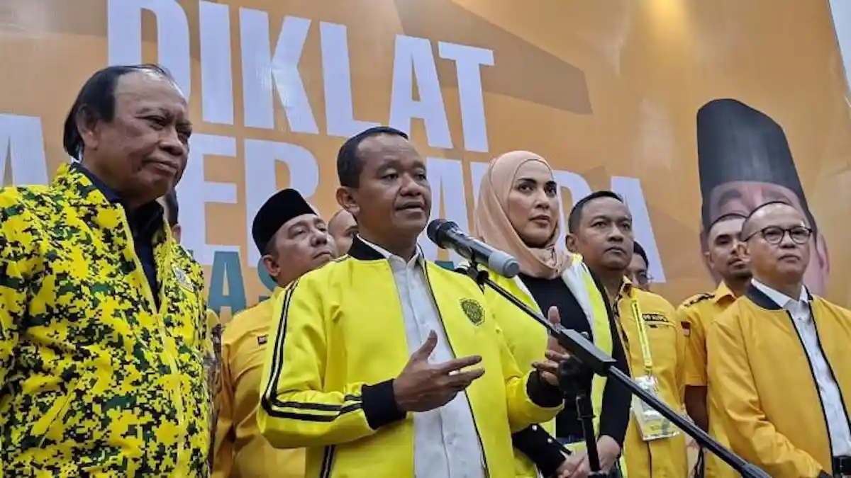 Golkar Resmikan Lapangan Padel, Bahlil: Diskon Asal Jadi Kader!