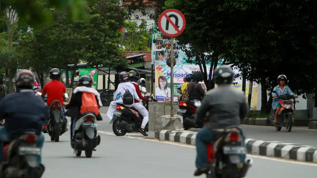 Foto Pelanggaran Rambu Lalu Lintas di Pontianak - lalu-lintas_20180115_165936.jpg