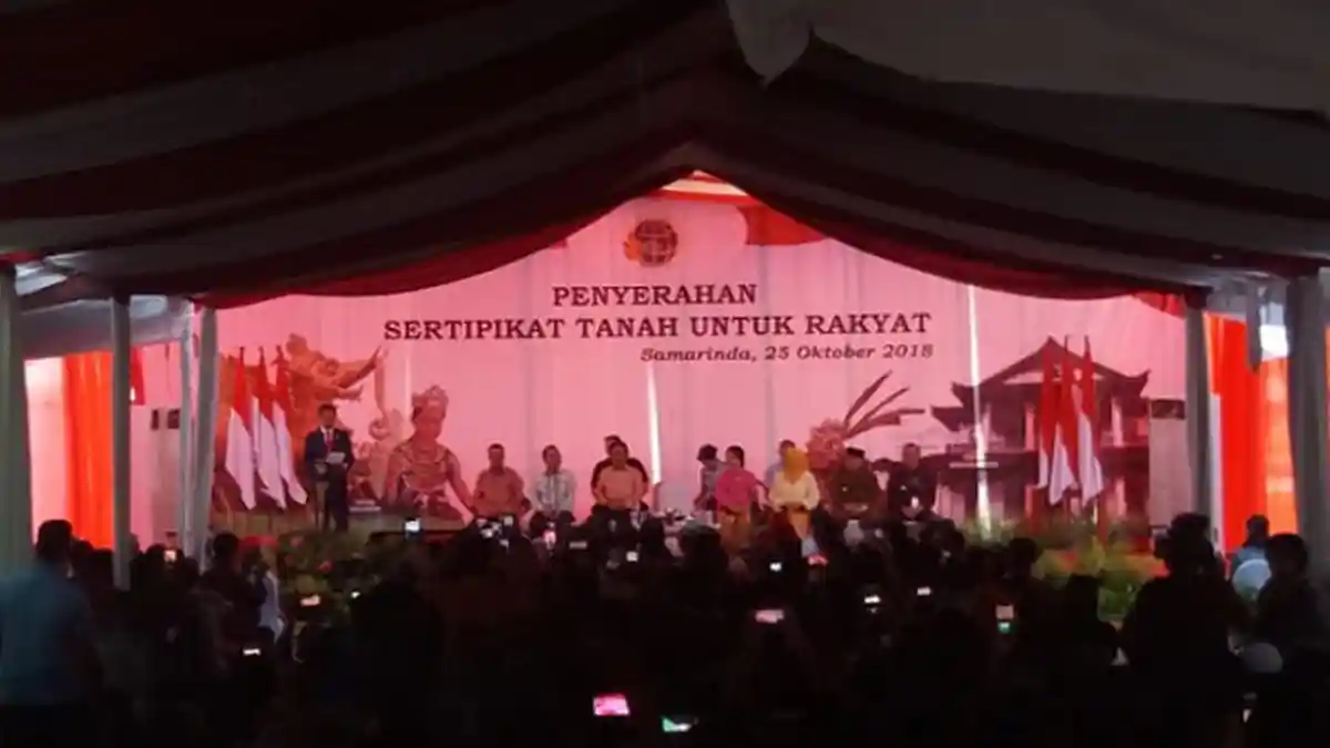 Jokowi Serahkan 5.083 Sertipikat Tanah di Samarinda
