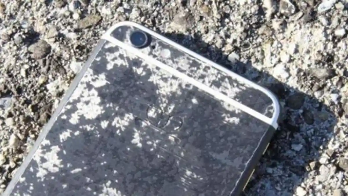 Banderol iPhone 7 Carbon Concept Edition Setara Harga Mobil