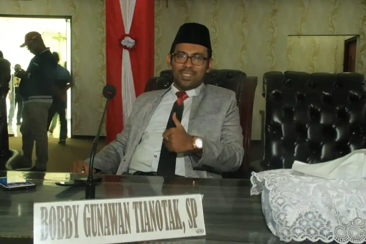 Bobby Tianotak: Akhirnya Jalan di Desa Luhutuban Menuju Sekolah Dikerjakan Tahun Ini