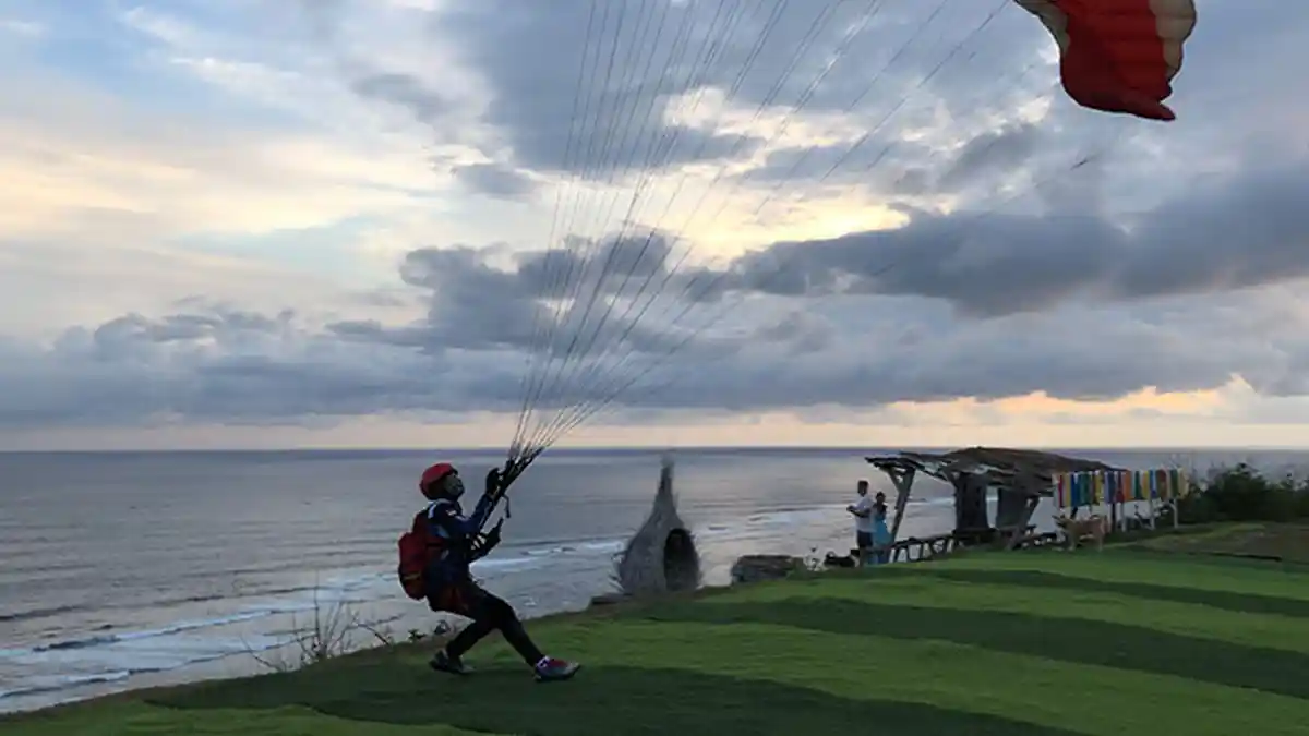 Atlet Asal Bali Serma Agus Targetkan 2 Medali Emas pada Exhibition Paramotor PON XX