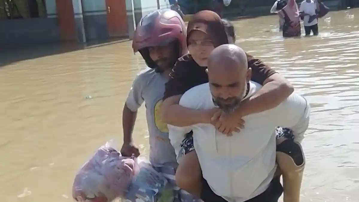Dayat: Kacau Langkat, Tak Ada Perahu Karet, Warga Jakarta Sewa Sampan Rp 1 Juta Evakuasi Ibunya