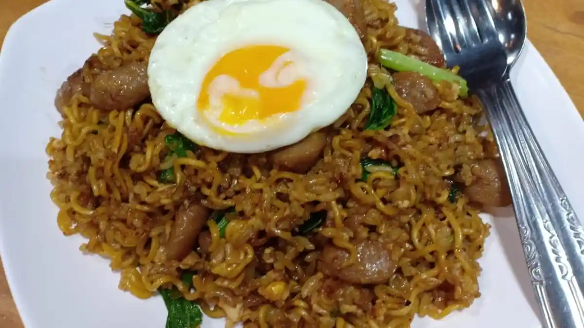 Cara Lebih Sehat Makan Mie Instan, Coba Tambahkan Sayuran hingga Protein