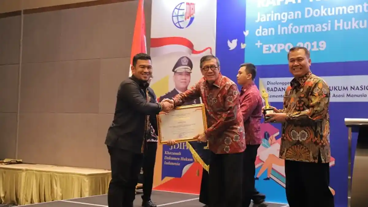 Pemerintah Aceh Raih Penghargaan JDIHN Awards 2019