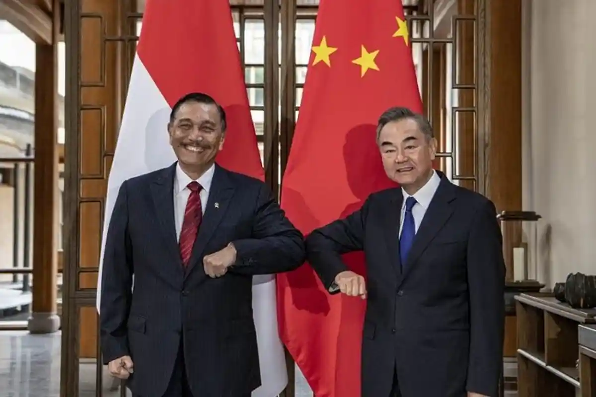 Luhut Binsar Pandjaitan Temui Menlu China, Bahas Soal Investasi hingga Vaksin Virus Corona