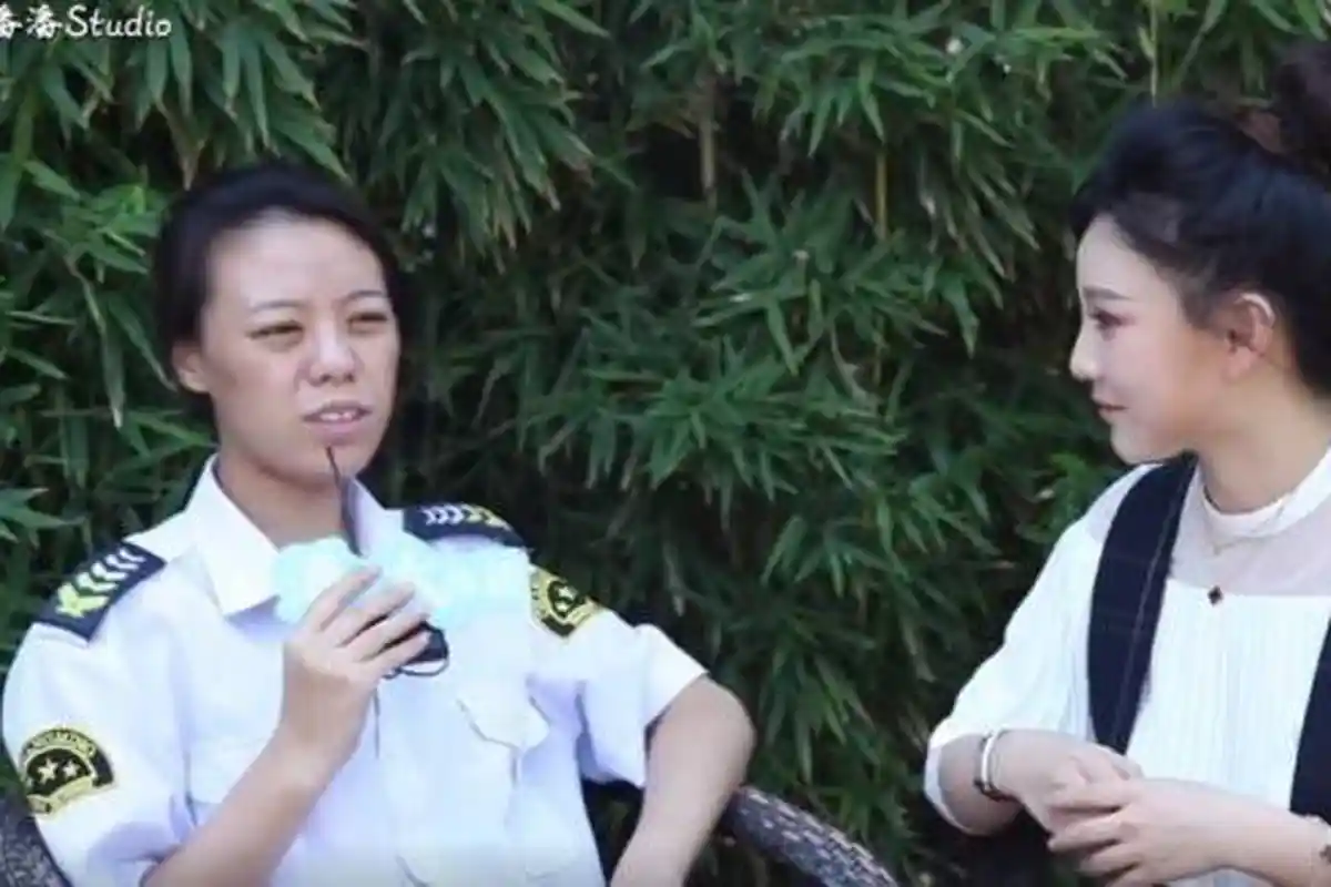 Petugas Keamanan Ini Sering Dibully Sebab Terlihat Tua. Ia Pun Bertransformasi. Lihat Perubahannya