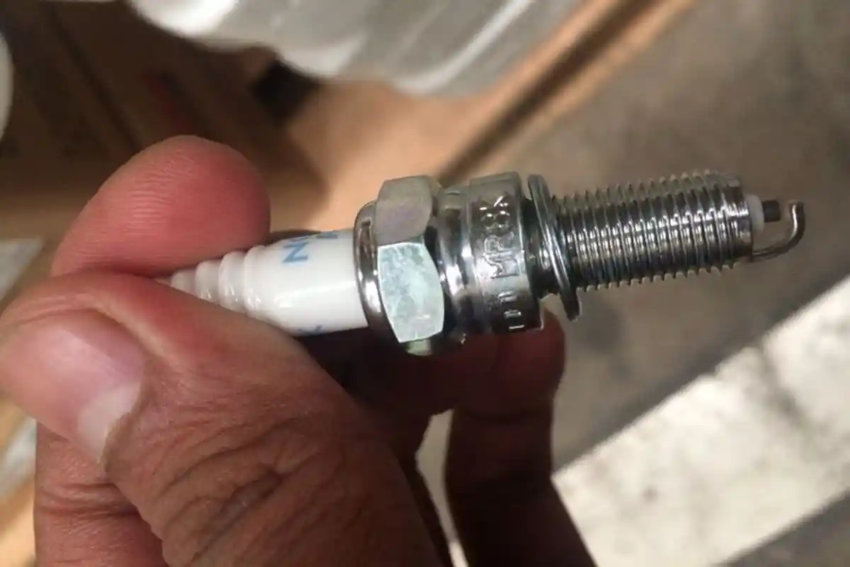 Jangan Asal, Begini Cara Melepas dan Memasang Busi Motor yang Benar