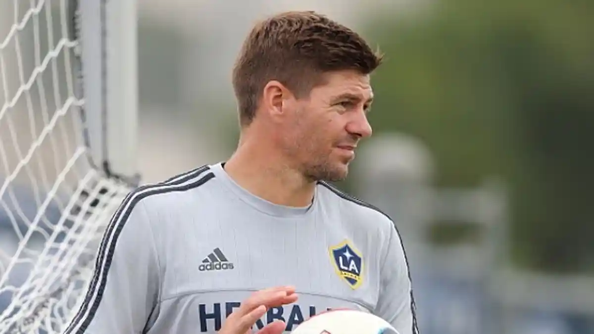 Steven Gerrard Adalah Sosok Pemain Sombong