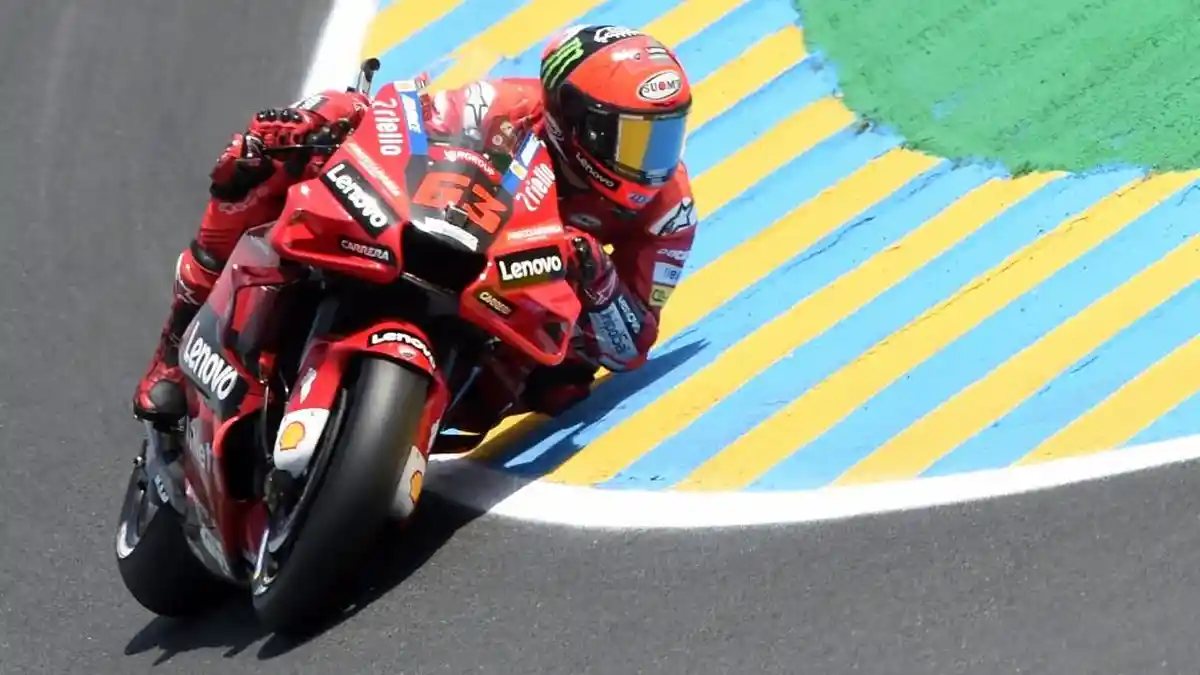 Francesco Bagnaia Vs Enea Bastianini Duel Panas Juara GP Prancis 2022 ...