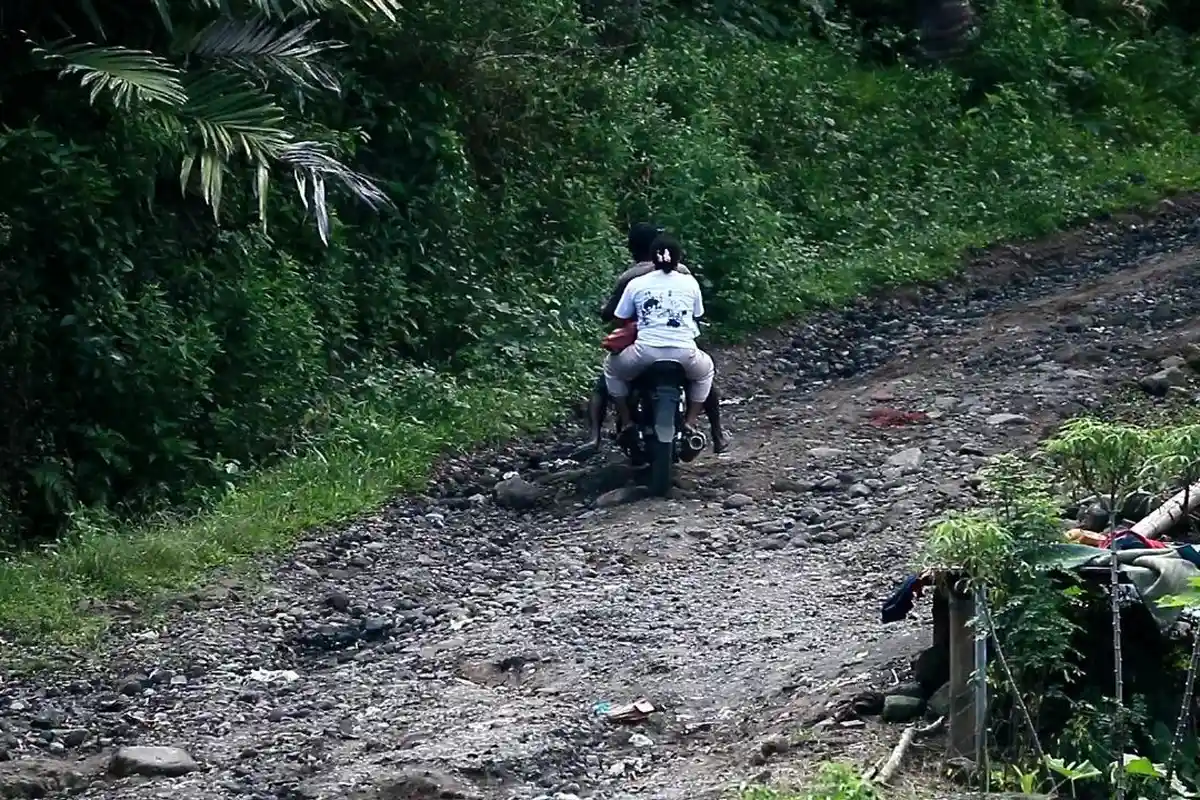 Harum Cengkeh dan Pala hingga Senyum Warga Mauponggo tak Seindah Jalan, Puluhan Tahun Menderita
