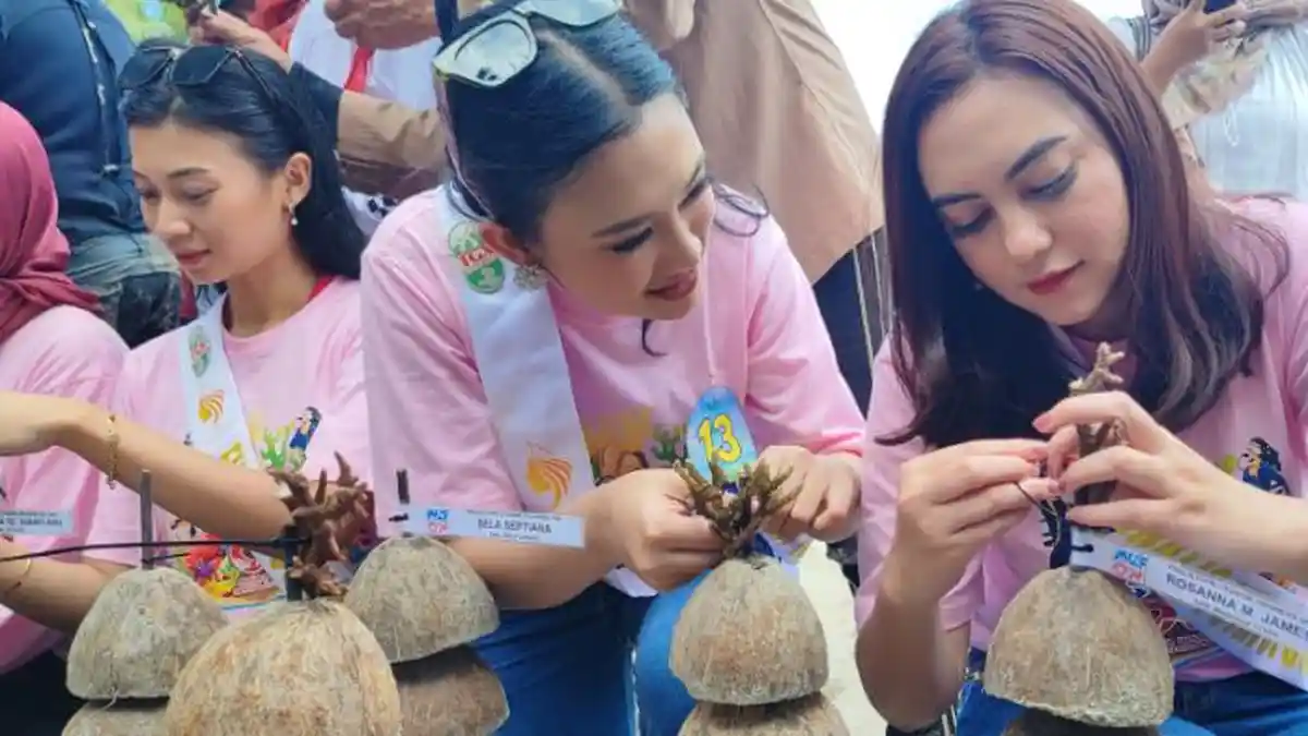 15 finalis Putri Otonomi Indonesia Terpesono Keindahan Pantai Mutiara Trenggalek