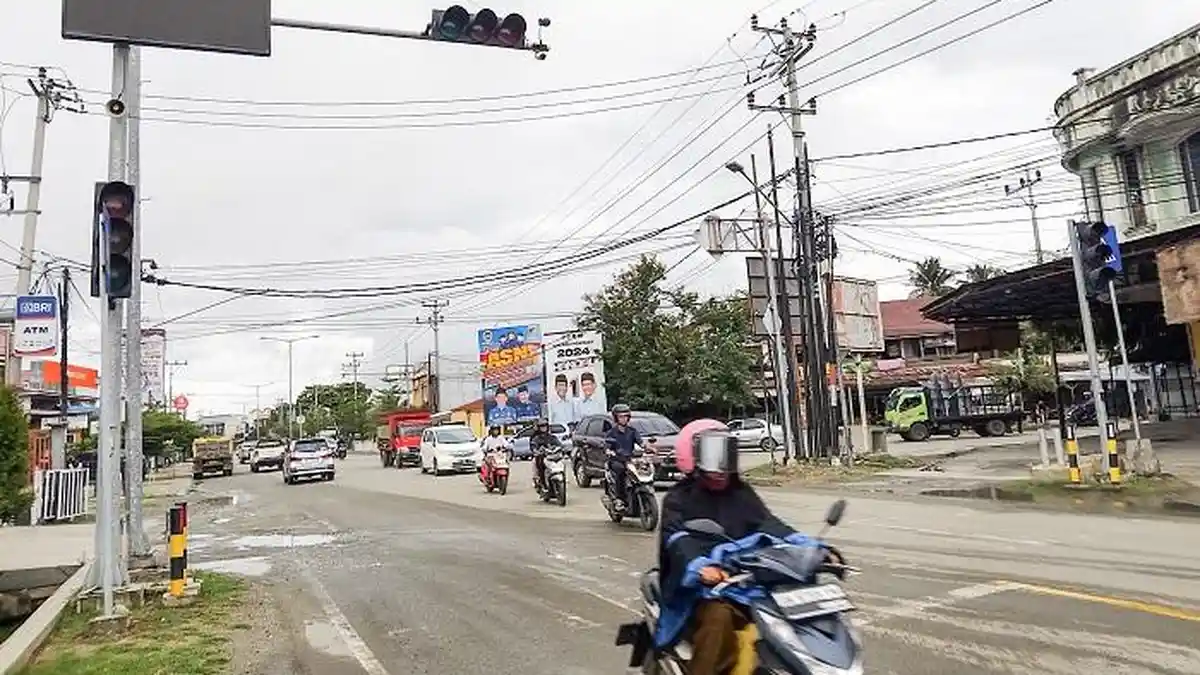 Traffic Light Mati, Arus Lalu Lintas di Pertigaan Jalan Imam Bonjol Terganggu