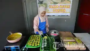 Takir-Ketan-Durian-Sensasi-Makan-Ketan-Campur-Durian-Dibalut-Daun-Pandan-Sudah-Coba.jpg