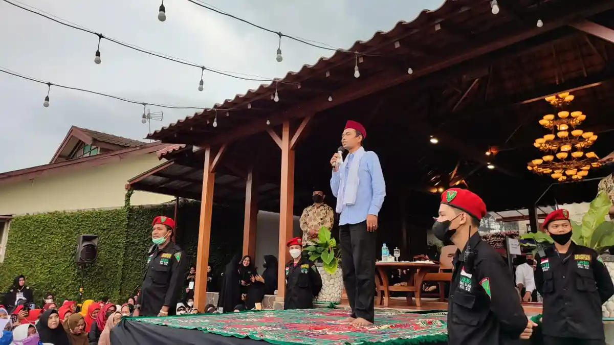 Rahudman Harahap Mengundang UAS: Di Tangan Wanita Ada Masa Depan Umat Islam