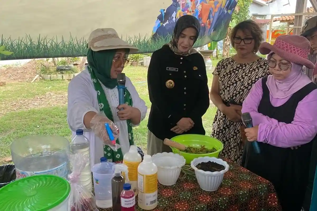 Warga Bendan Kergon Ubah Sampah Dapur Jadi Media Tanam Ramah Lingkungan dengan Biowash