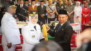 afni-dilantik-jadi-bupati-siak.jpg