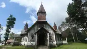 Gereja-Lengko-Ajang-Manggarai.jpg
