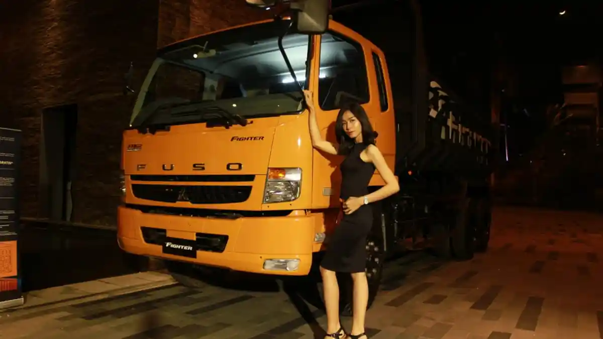 Fuso Fighter Lahap Mulus Tanjakan 9 Derajat dengan Beban Puluhan Ton